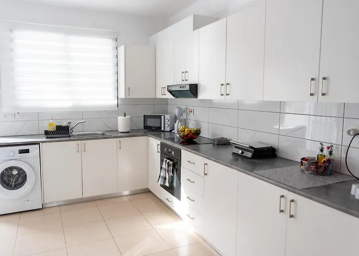 Tombs Of The Kings Two Bedroom Patio Daire *