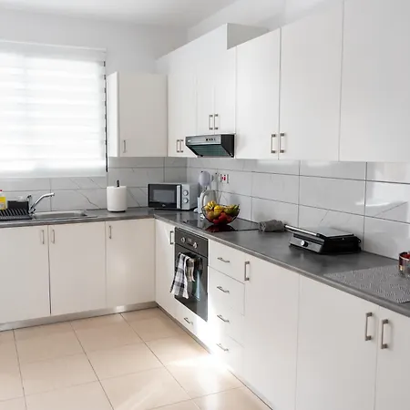 Tombs Of The Kings Two Bedroom Patio דירה *