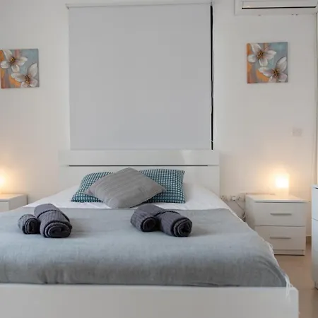 Tombs Of The Kings Two Bedroom Patio 公寓 *