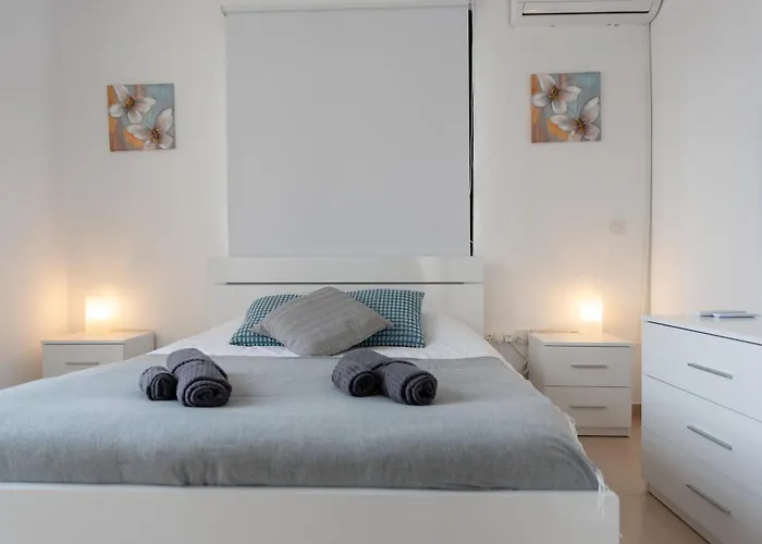 Tombs Of The Kings Two Bedroom Patio Lejlighed *