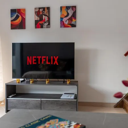 شقة Tombs Of The Kings Two Bedroom Patio *