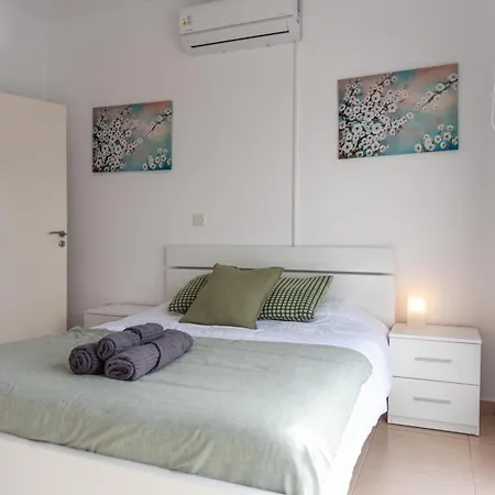 شقة Tombs Of The Kings Two Bedroom Patio