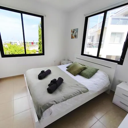 Tombs Of The Kings Two Bedroom Patio Apartamento